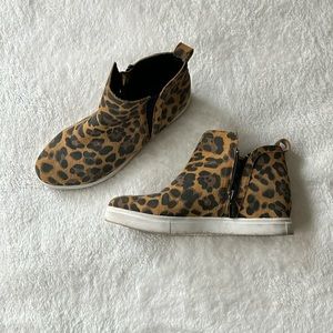BLONDO shoe | waterproof leopard bootie| size: 8 | lightly worn